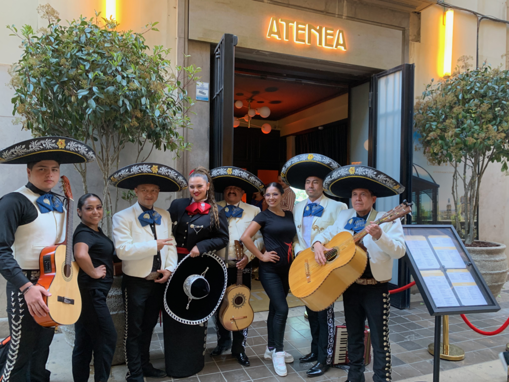 6.- Sexteto de Mariachi