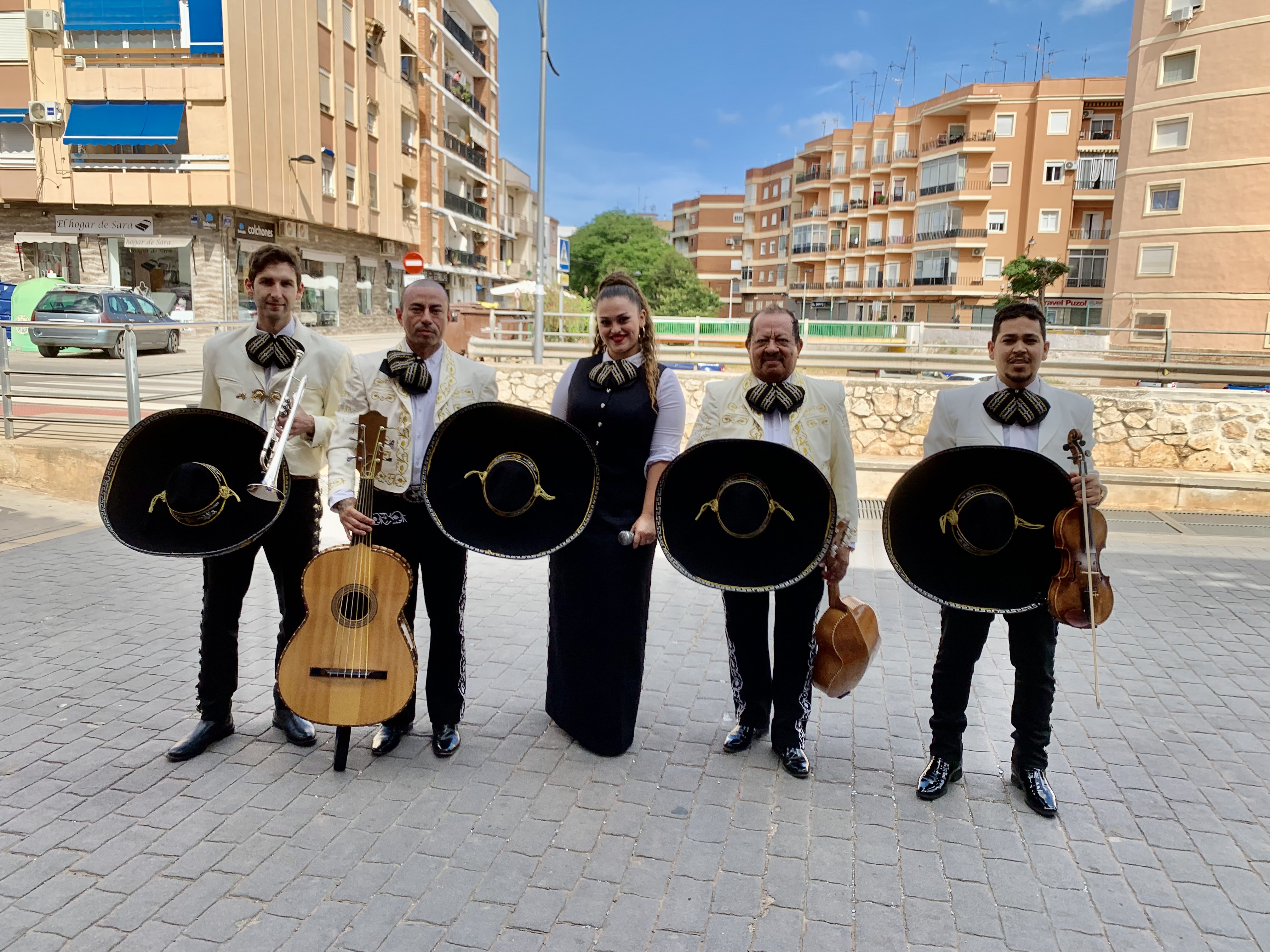 5.- Quinteto de Mariachi